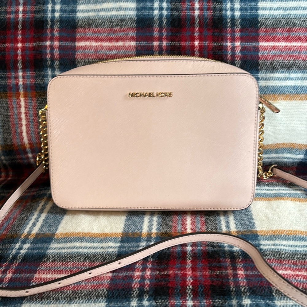 EUC Michael Kors Crossbody!